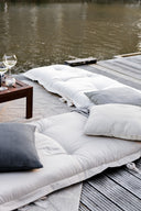 SĒDI UN GUĻ ĀRĀ™