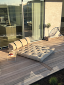 Dīvāns ar sprādzēm ārā™